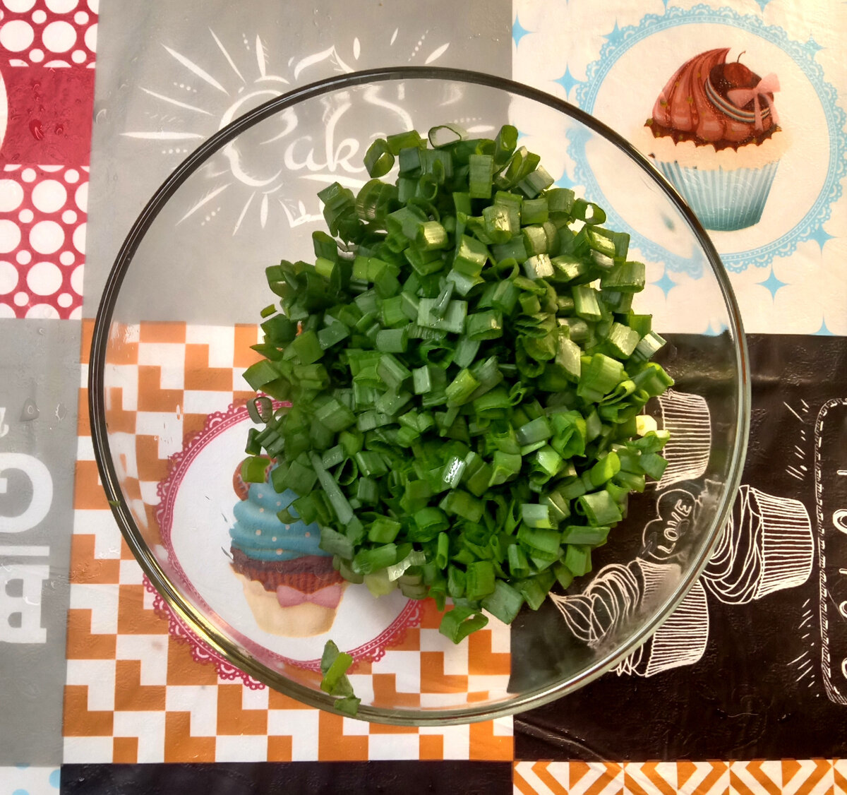 🔸Зеленый лук мелко нарезаем