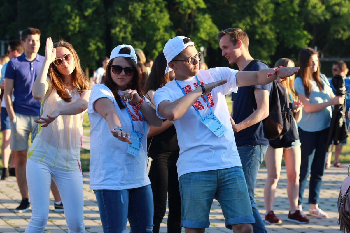 Молодежь. Современная молодежь. Молодежь Беларуси. Подросток и будущее. Что такое молодежь с современной науки