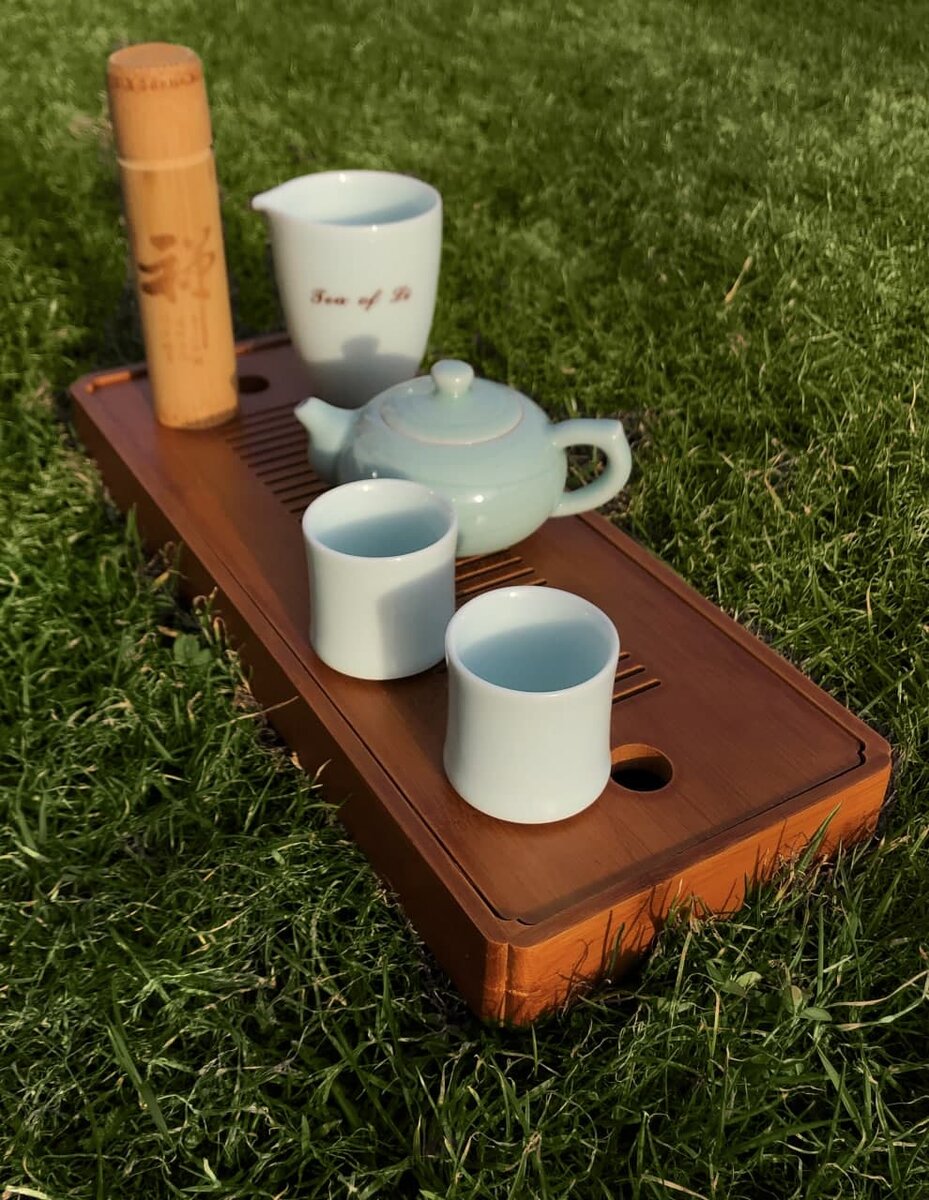 Важно, чтобы было в чем заварить, куда перелить и из чего пить