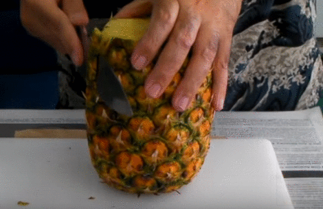 GIF - чистка ананаса