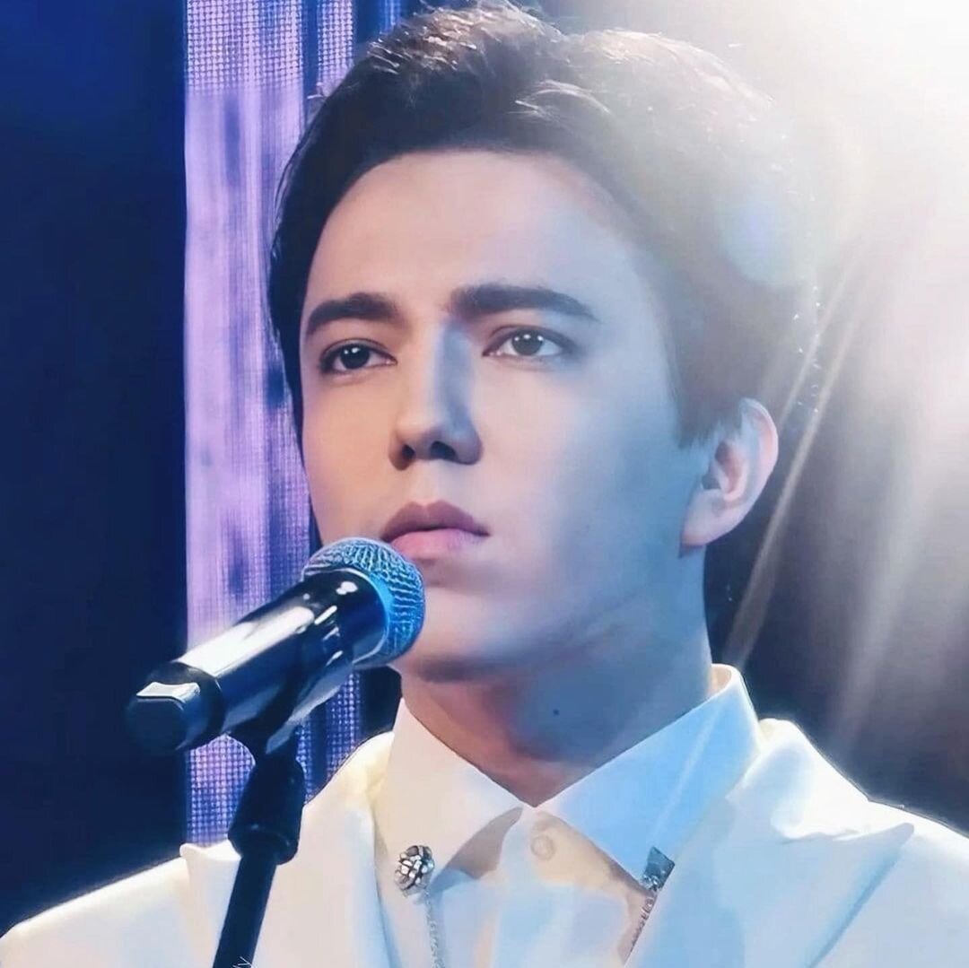 Димаш исполняет "Ave Maria". Фото: instagram.com/kudaibergenov.dimash.