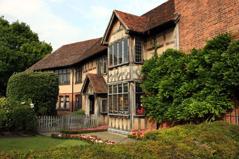 https://www.orangesmile.com/extreme/img/main/shakespeare-birthplace_1.jpg                Дом-музей Шекспира