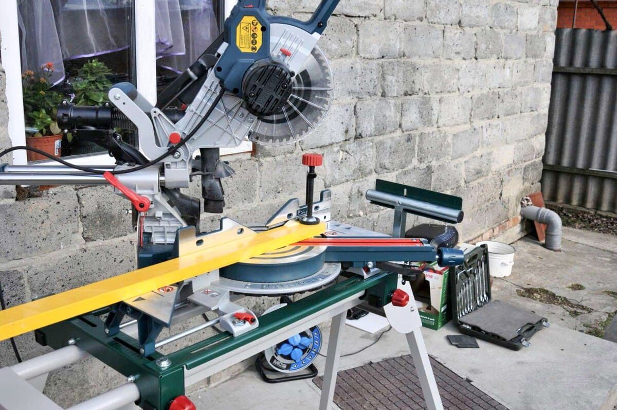 пила торцовочная