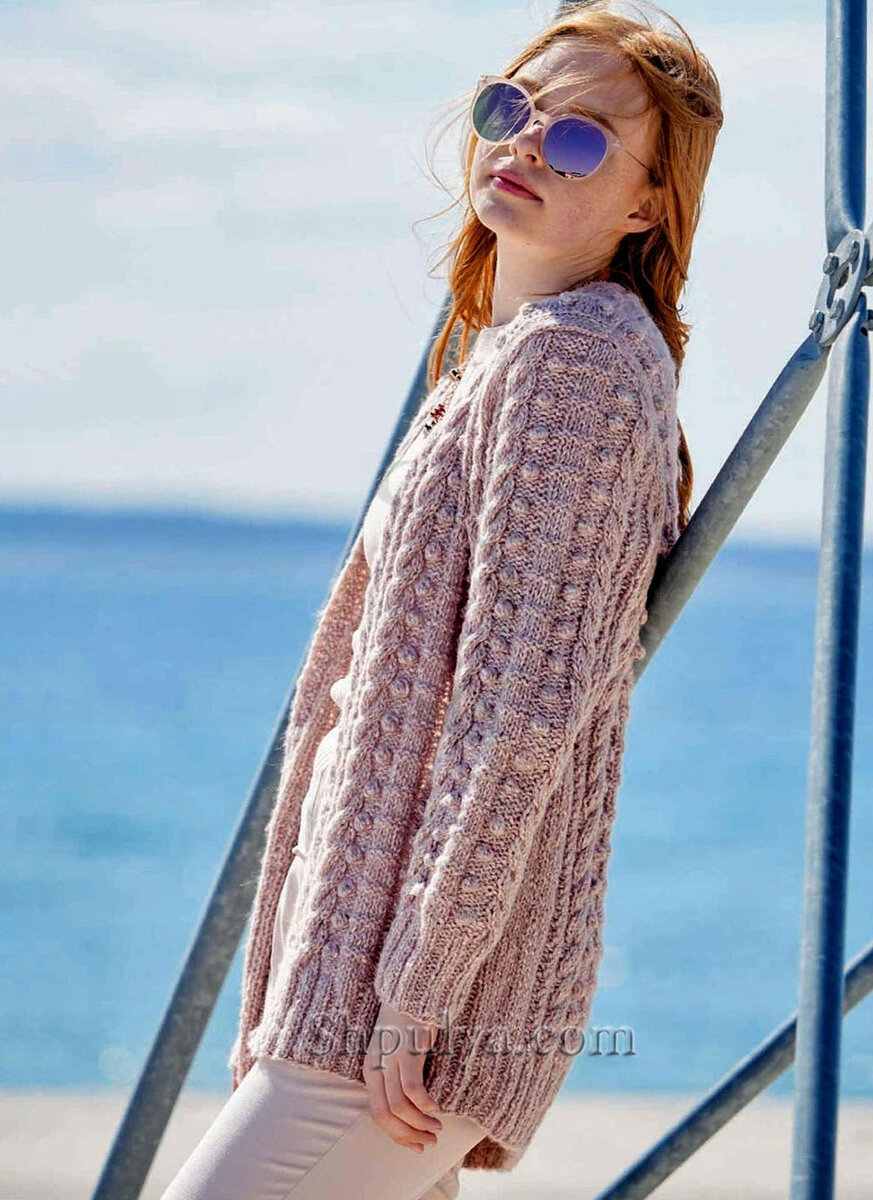 Вязаный кардиган с &laquo;косами&raquo; и &laquo;шишечками&raquo;