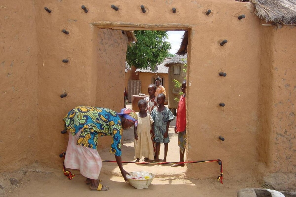 Кадр из фильма "Мулааде / Убежище" (2004)