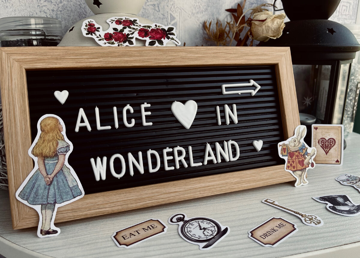 Новогодний шар «Алиса в стране чудес» *