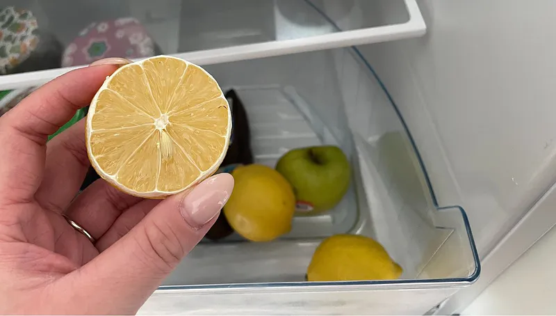 Как отмыть лимон. Чищенный лимон. Чтщенныц лимон. Лимон чистка и отбеливание ногтей. Можно ли почистить лимон.