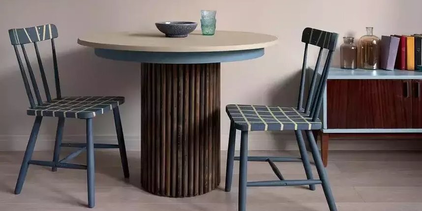    Даже простые деревянные стулья могут стать изюминкой вашего интерьера.предоставлено героем материала