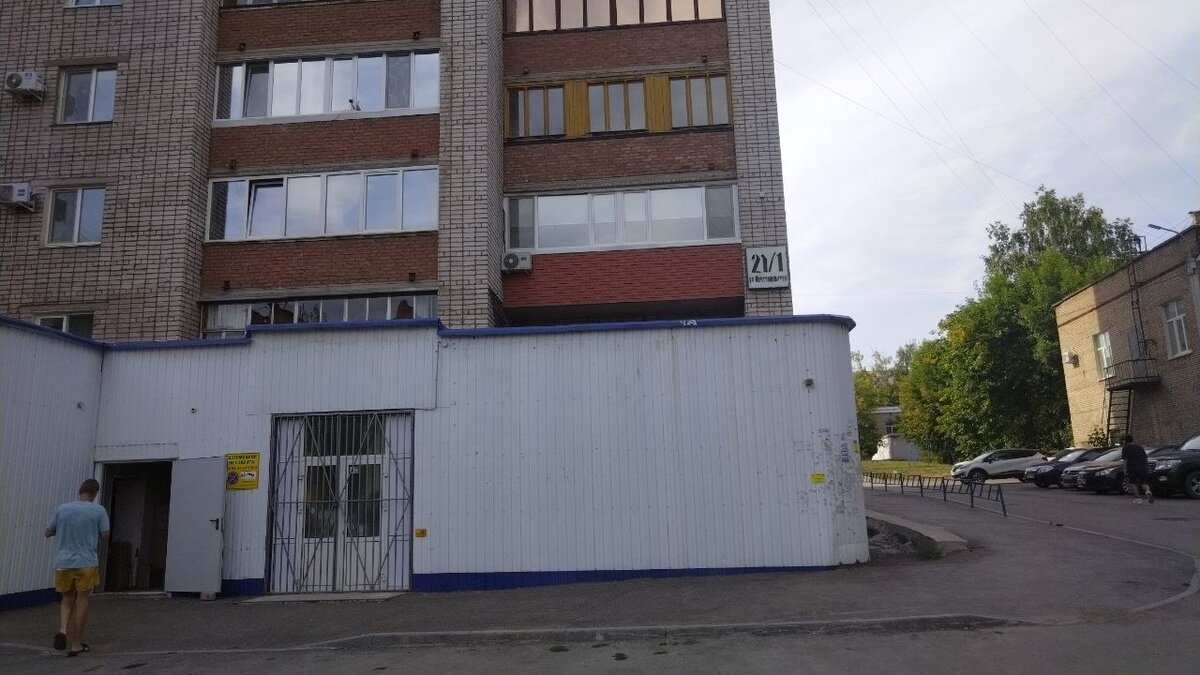     Жители дома в Уфе на Комсомольской, 21/1 восемь лет борются с прорывами труб. Постоянные утечки оставляют жильцов 190 квартир без воды и угрожают фундаменту дома. Mkset разбирался в истории, которая уже стала драмой