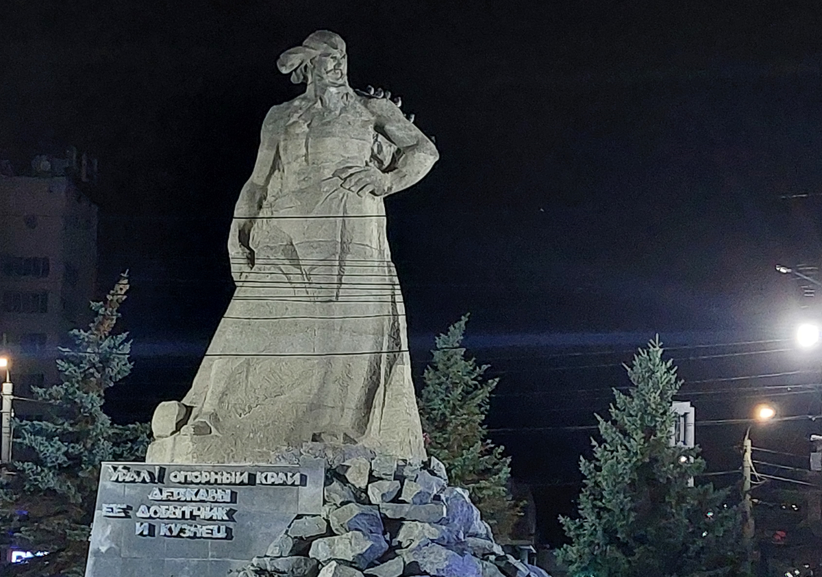 Памятник "Сказ об Урале" (Челябинск, Привокзальная площадь)