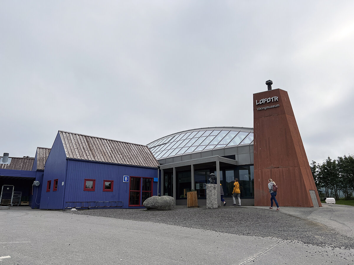 Здание музея Викингов. Фото автора. Листайте галерею 