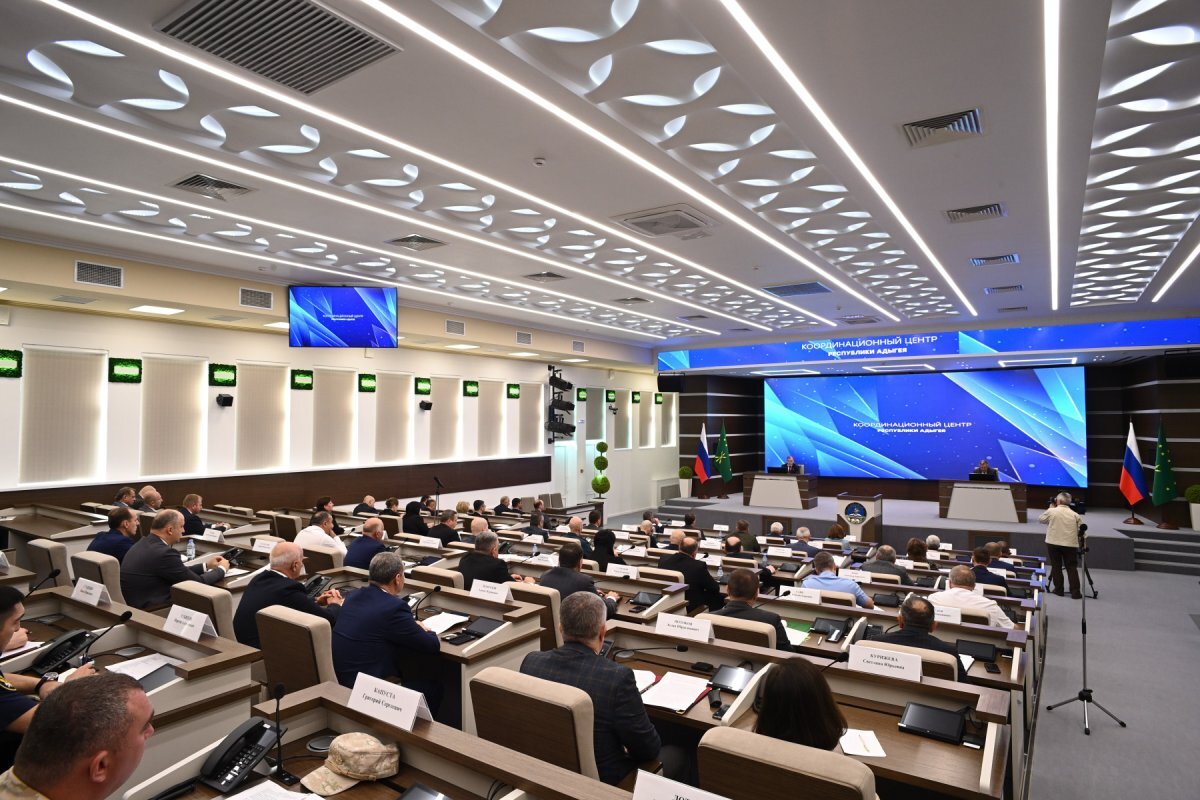    Глава Адыгеи провёл планёрное совещание Кабинета министров республики