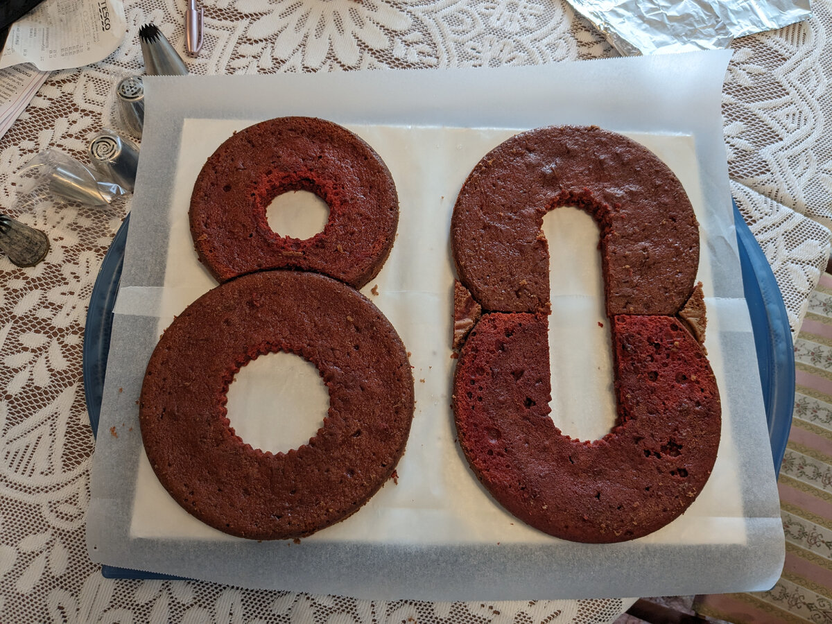 Поняли, что торт получается здоровенным и понадобится тройная порция )). Фото из личного архива 