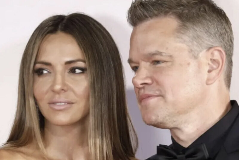     «Как муж на нее смотрит!»: Мэтт Дэймон и Лучана Барросо на пляже в Майями произвели фурор