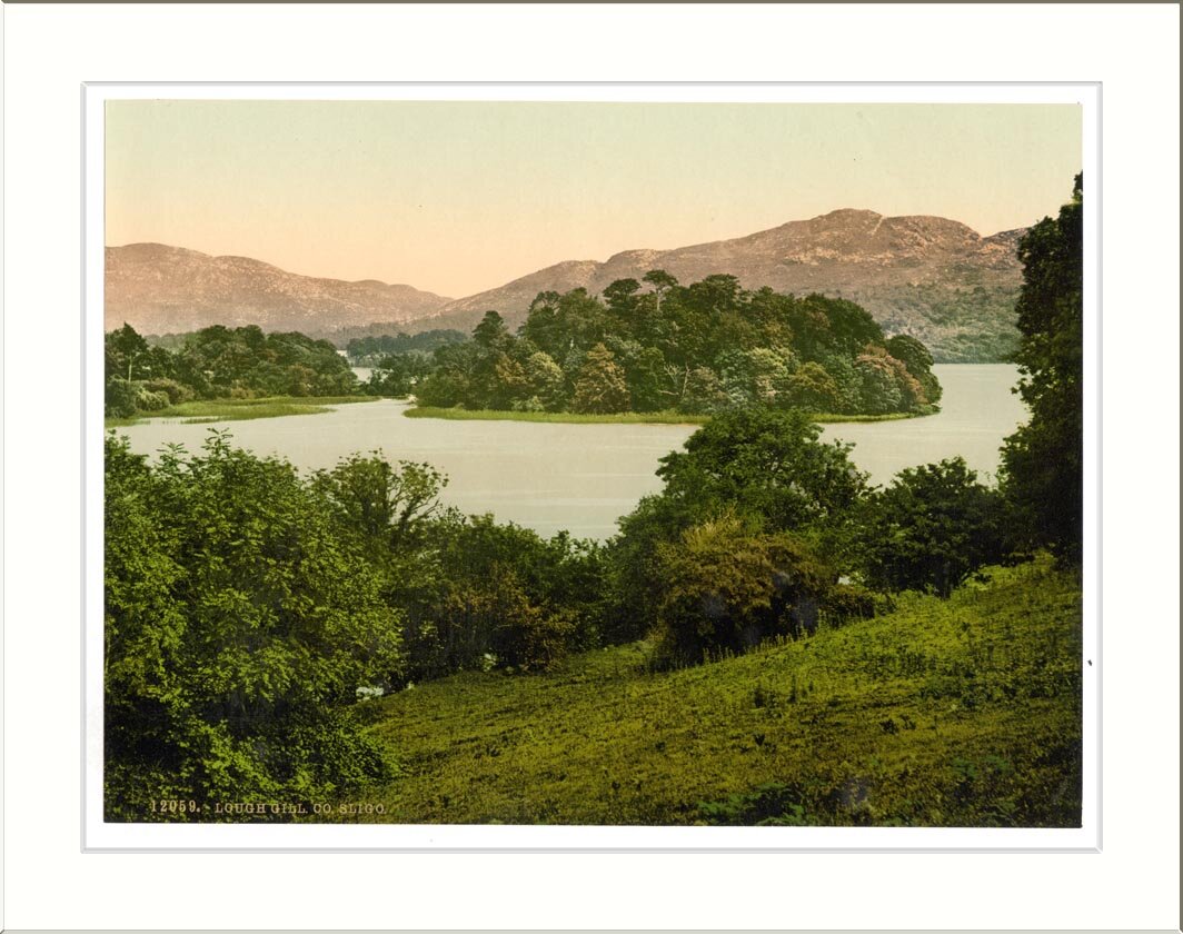 Старое раскрашенное фото озера Лох-Гилл. Прим. 1900 г. Снимки прошлого, CC BY-SA 2.0, via Wikimedia Commons