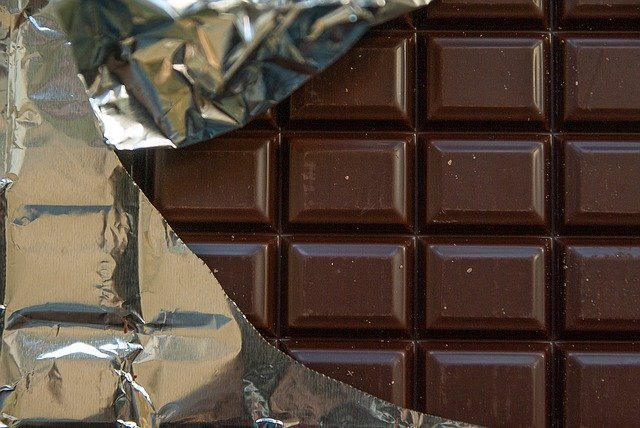    Почему на шоколаде образуется белый налет?