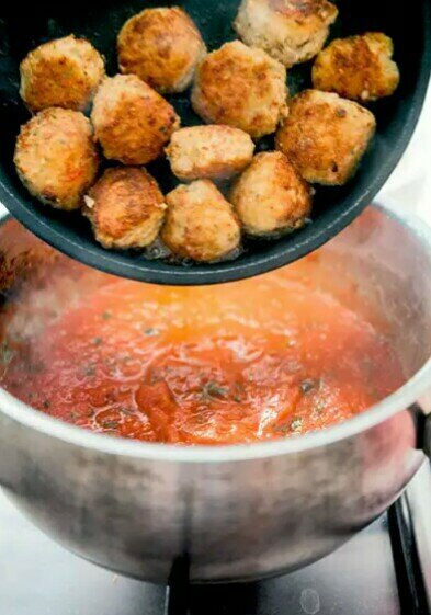 Как сделать чтобы фрикадельки не разваливались. Как сделать чтобы фрикадельки не разваливались. Фрикадельки из фарша. Домашние тефтели из фарша без риса. Тефтели мясные.