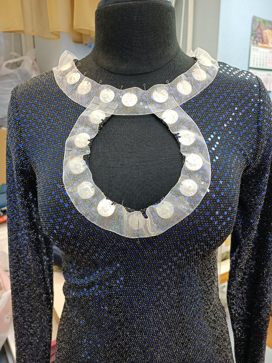 Вроде бы клиентка одобрила. Может синий или черный бант был бы лучше? 