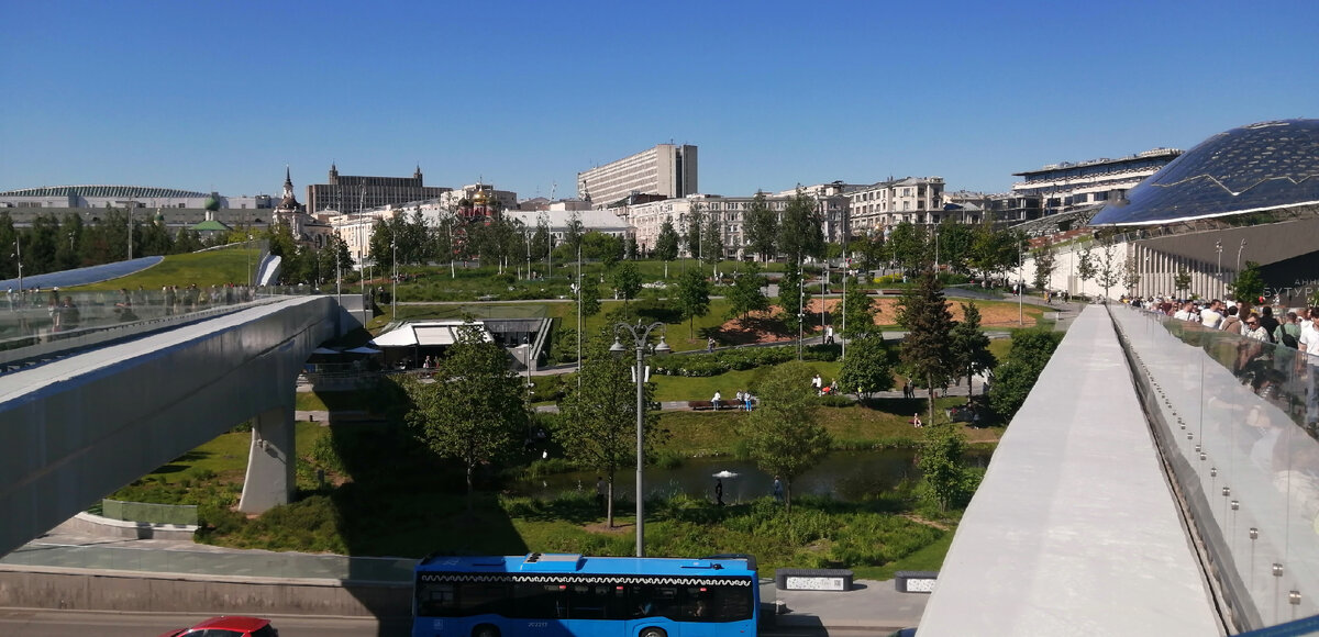 Вид на парк с Парящего моста