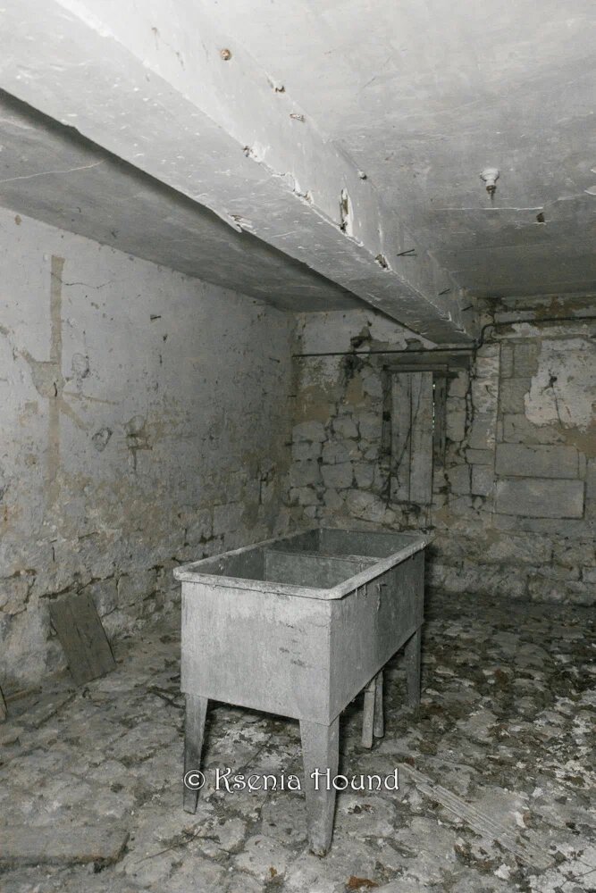 Под этим замком нашли жилые пещеры: как и зачем французы жили под ...