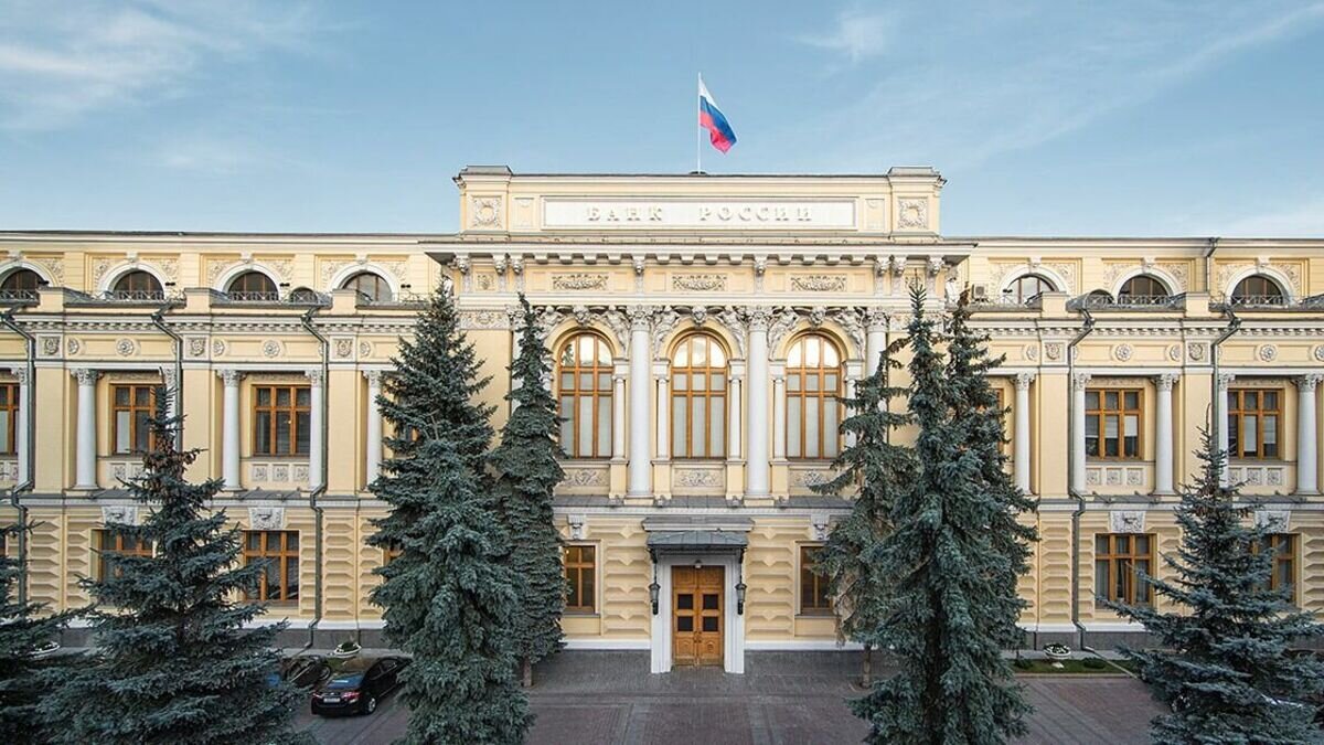     Банк России на ближайших заседаниях совета директоров может принять решение о повышении ключевой ставки.