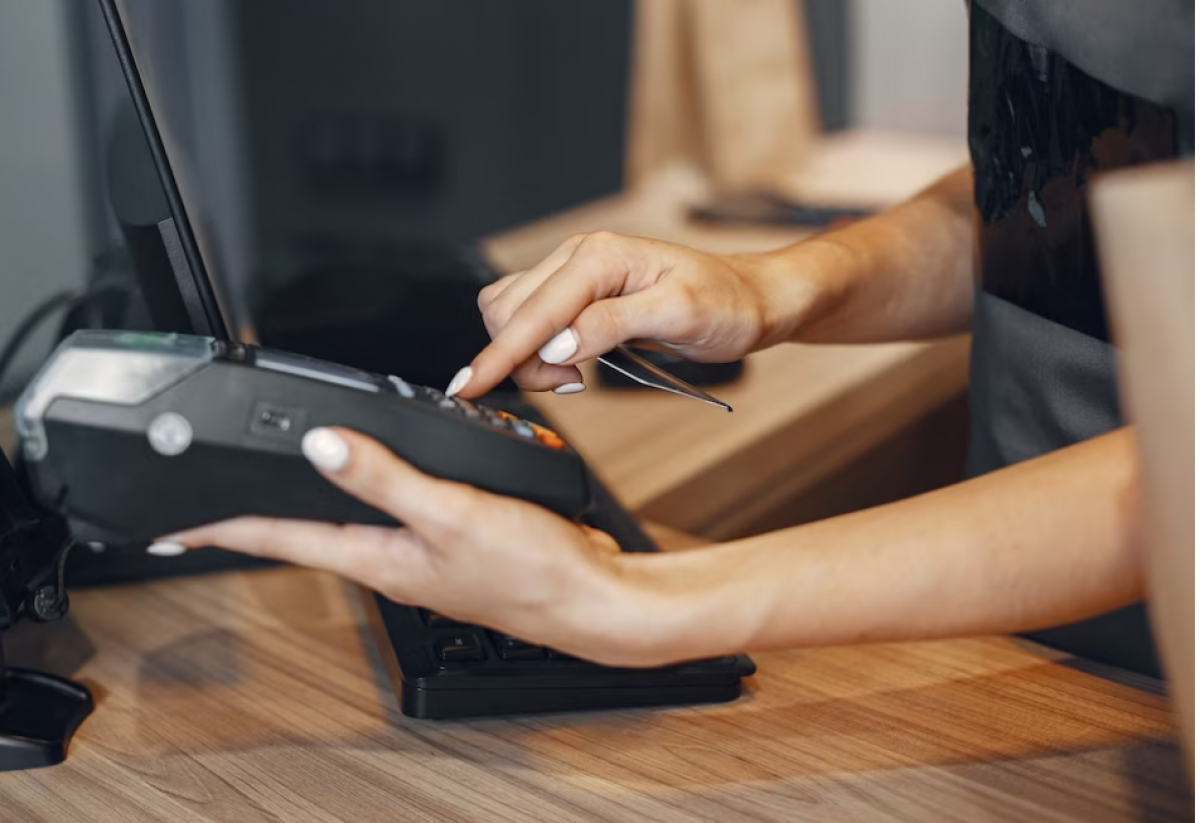    В Хабаровске отправленную на медобследование кассиршу уволили за прогулы