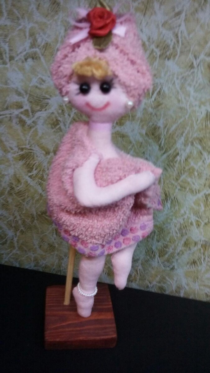 Кукла интерьерная на подставке. Банница кокетка