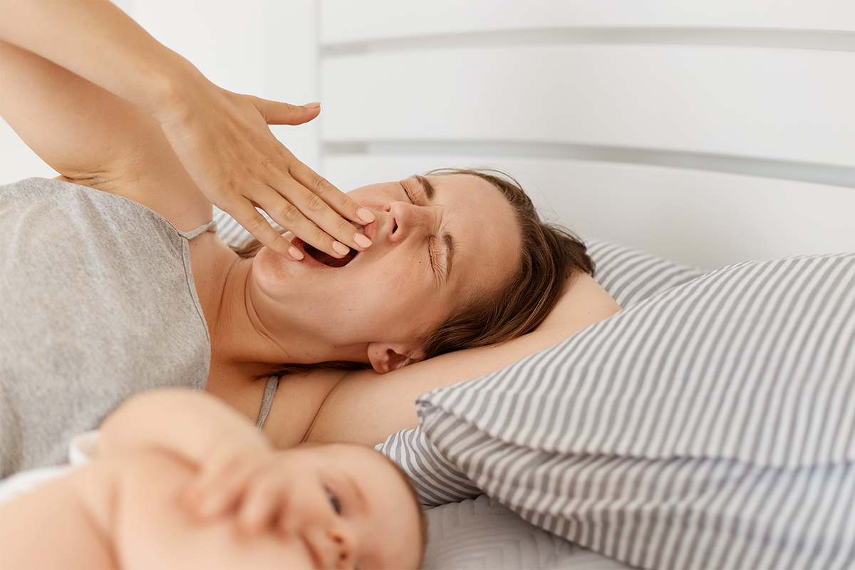 Sleeping moms video. Почему невозможно уложить спать переутомленного ребенка.