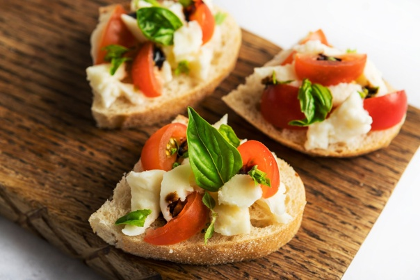 Брускетта с твердым сыром