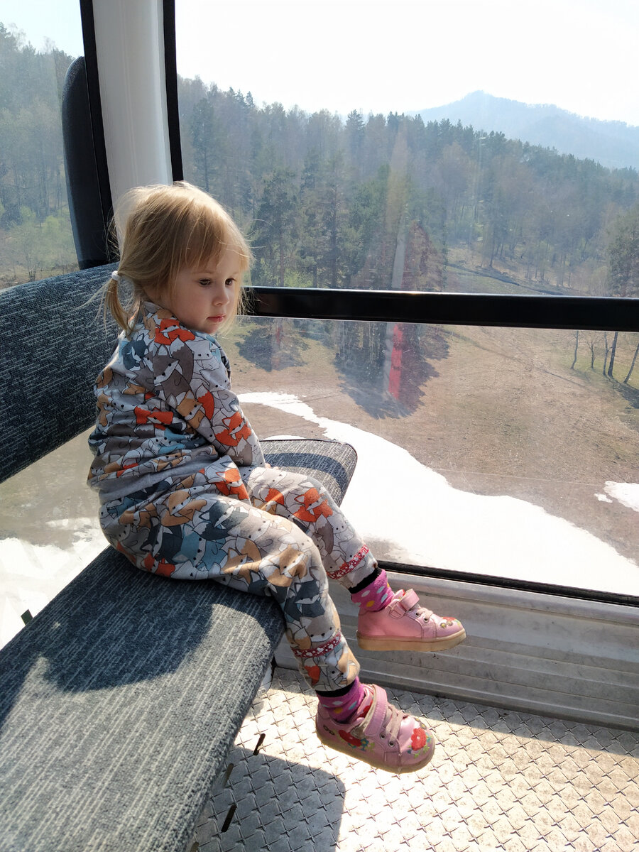 Алтай в мае 2021. Какая дочка тут маленькая. 