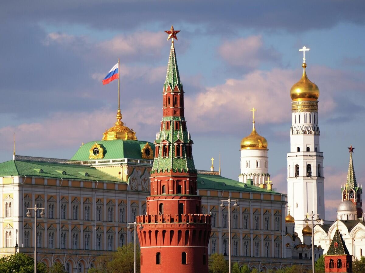    Большой Кремлевский дворец, колокольня Ивана Великого и Водовзводная башня Московского Кремля© РИА Новости / Наталья Селиверстова