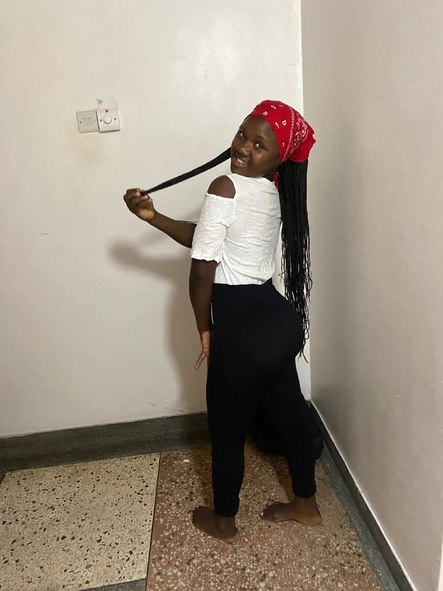 Посмотри как я выгляжу? Дай ко денег я пойду гулять.