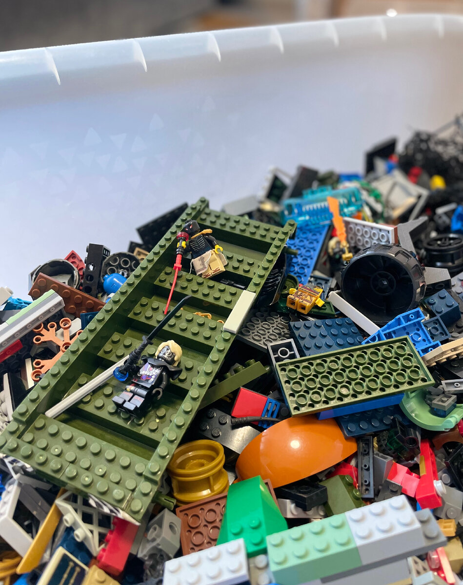  Все детишки на Земле обожают конструкторы, в особенности Lego. Этот термин в переводе с датского языка означает, увлекательная игра.-2