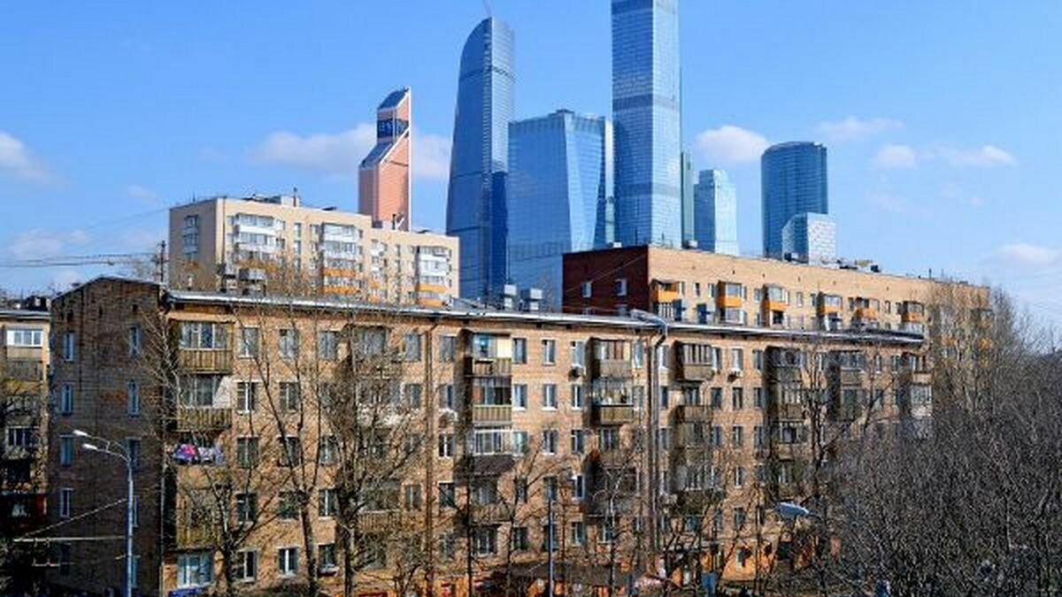     Объем жилищного строительства за 2022 год побил рекорды: 102,7 млн кв.м жилья, максимальный показатель за все годы. Одновременно на рынке жилья появился новый тренд: небывалый спрос на вторичное жилье, в том числе на пятиэтажки, «брежневки» и «сталинки». Чем объяснить бум на вторичку в старых домах?