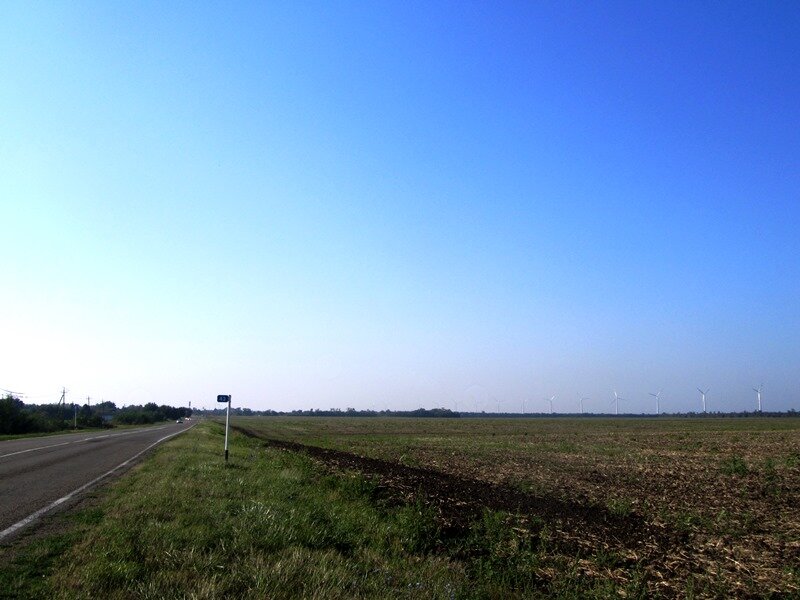 Проезжаем через республику Адыгея. Фото  выполнено осенью 2022 г. 