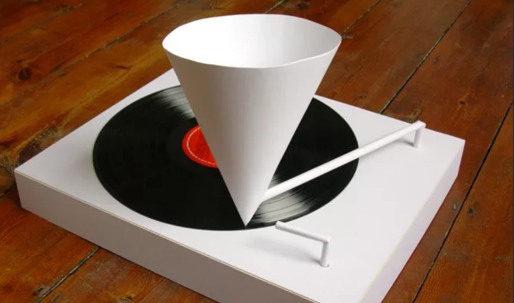 Disco cone рингтон. Проигрыватель виниловых пластинок с граммофоном. Проигрыватель виниловых пластинок из картона. Граммофон для виниловых пластинок. Проигрыватель пластинок из бумаги