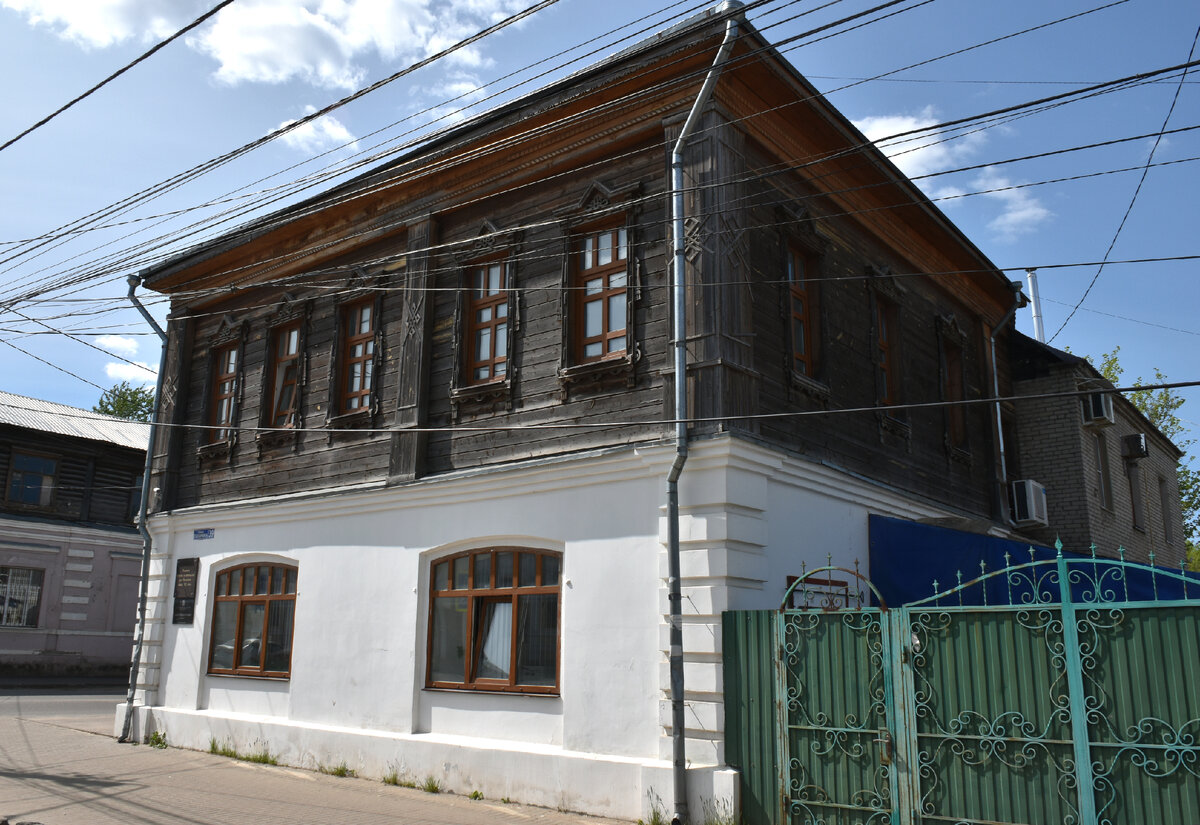 Типичный дом. Каменный низ, деревянный верх