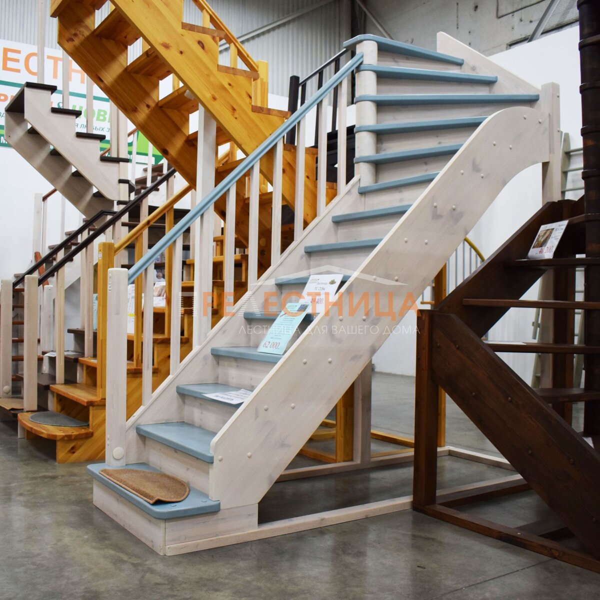 Готовая деревянная лестница для дома или дачи
