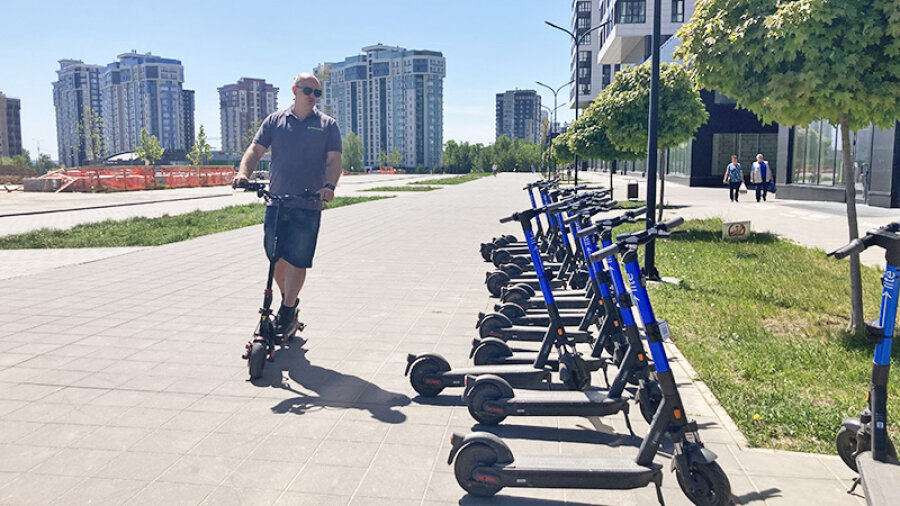 На фото: обнинцы побаиваются всех этих сигвеев, моноколес и электросамокатов, на которых свободно ездят по тротуарам