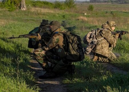    Это сложно уже назвать ДРГ. Диверсанты зашли на территорию Белгородской области на 2 танках, БТР и 9 бронированных машинах