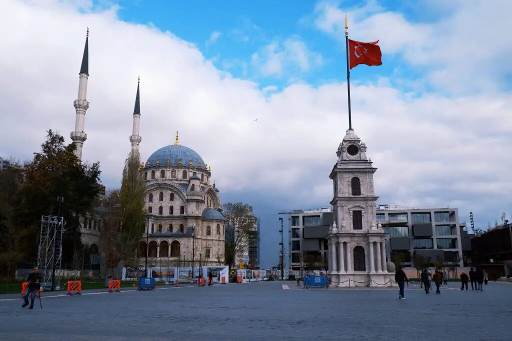 Часовая башня Нусретие в Топхане, Стамбул
