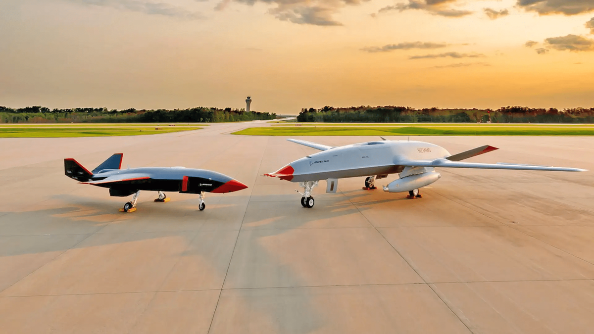    MQ-28 Ghost Bat слева / ©Boeing