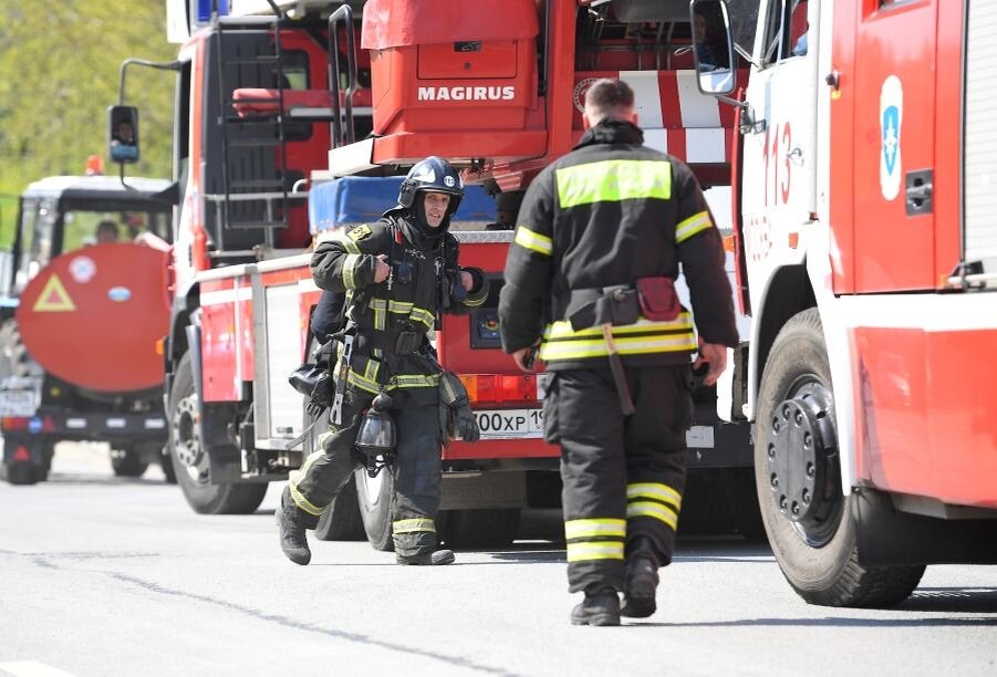    Сотрудники противопожарной службы МЧС РФ © Светлана Шевченко/РИА Новости