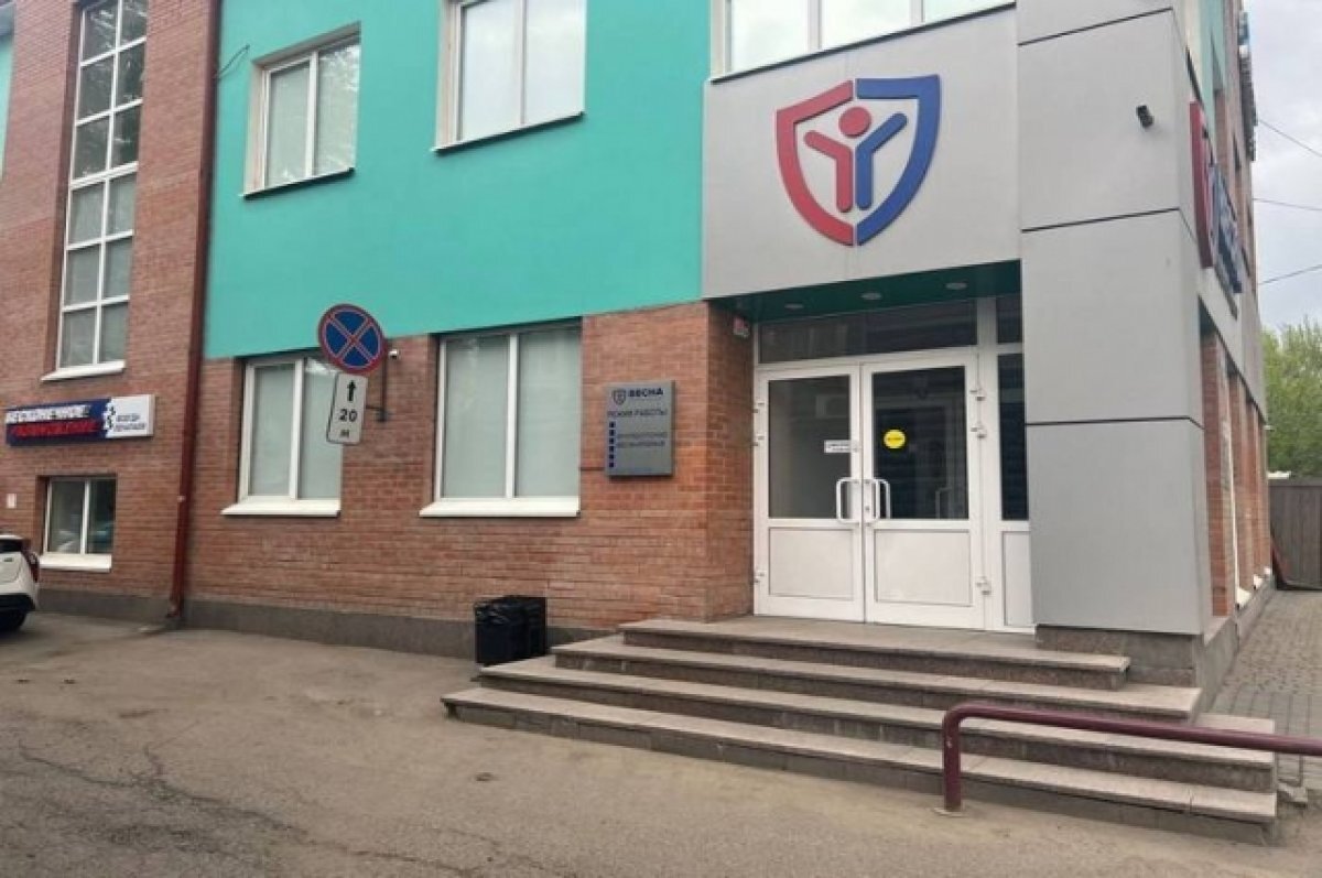    Клиника расположена на близком расстоянии от соседних зданий, что исключает возможность подъезда к ней спецтранспорта в случае пожара.