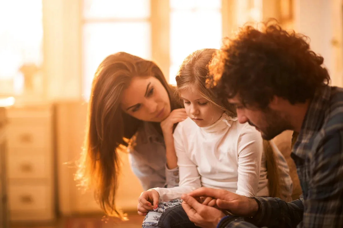 Дети говорили родителей. Разговор родителей с ребенком. Доверие между родителями и детьми. Доверие родителей к детям. Разговор ребенка с родителями.