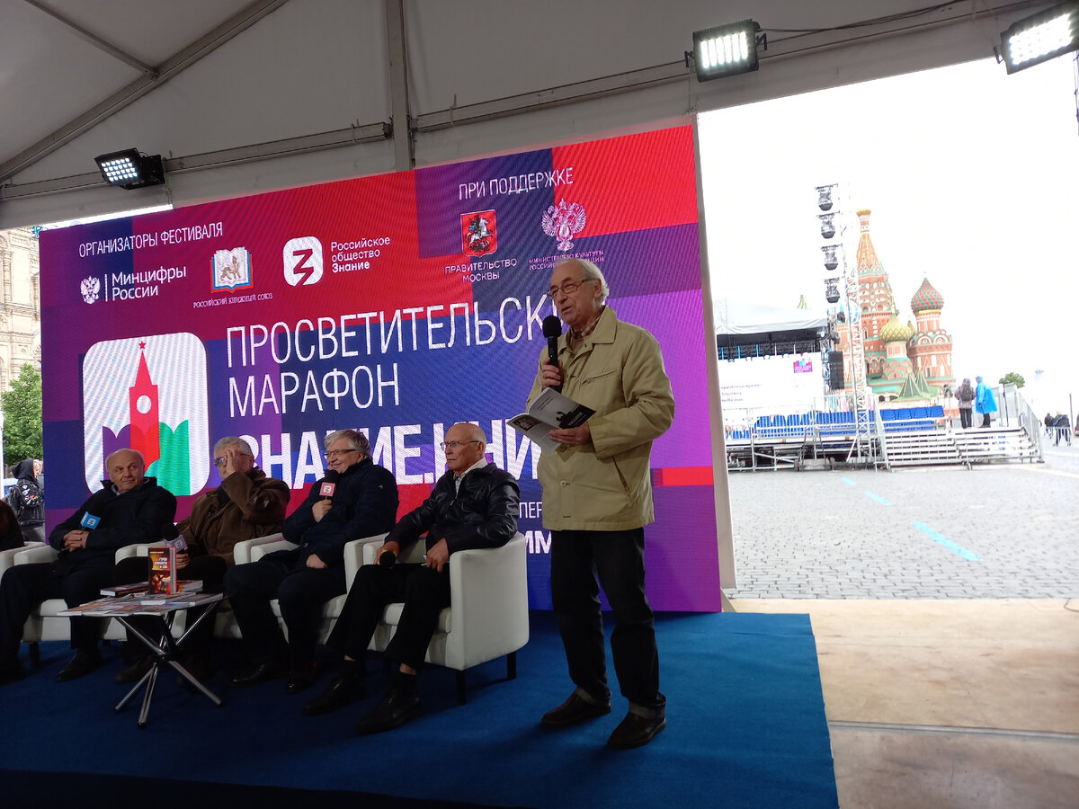 Геннадий иванов читает стихи с передовой. а сзади - не Ивановы