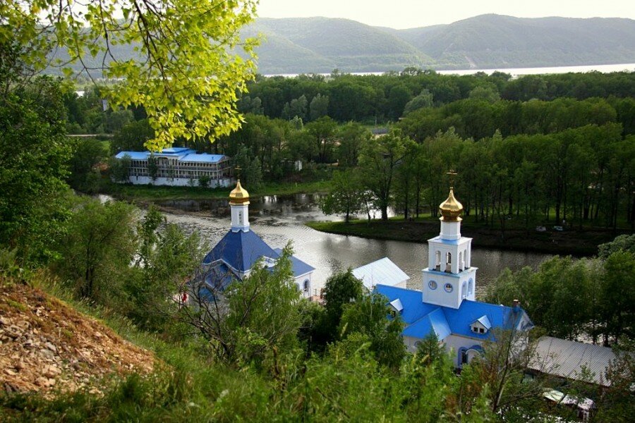 Поселок волжский самарская область. Храм в Царевщине. Храм Царевщина Самара. Самара Волжский Царевщина. Малая Царевщина Церковь Неупиваемая чаша.