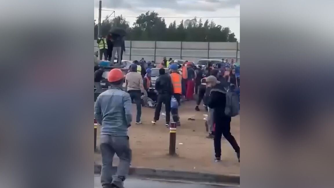 лахта центр драка рабочих. лахта центр драка рабочих. рабочие 2000. лахта центр драка рабочих. происшествие на лахте 6 июня 2021.