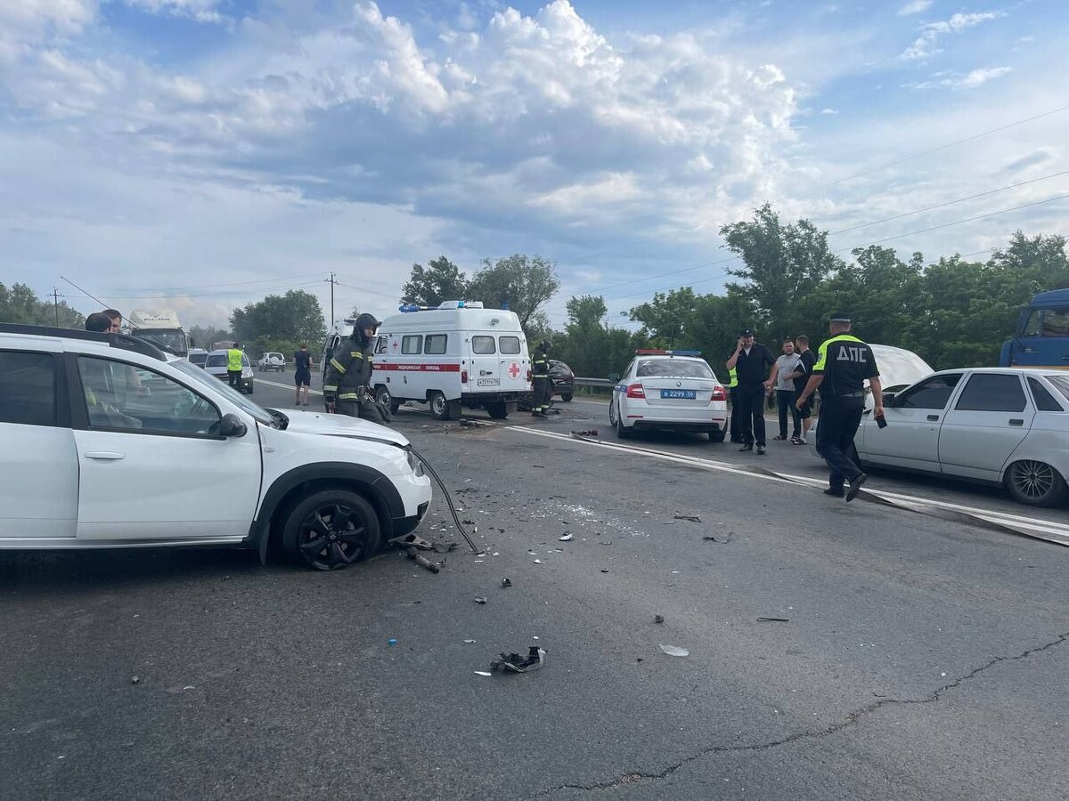  📷    В Оренбурге на Загородном шоссе в ДТП пострадали водитель и пассажир «Лады Калина» Андрей Севостьянов