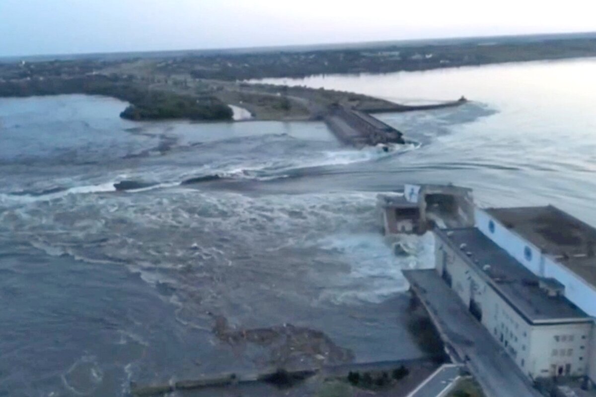 Много вопросов поступило, что да как с Каховской ГЭС, наиболее тревожные – по военным последствиям затопления левого берега Днепра.